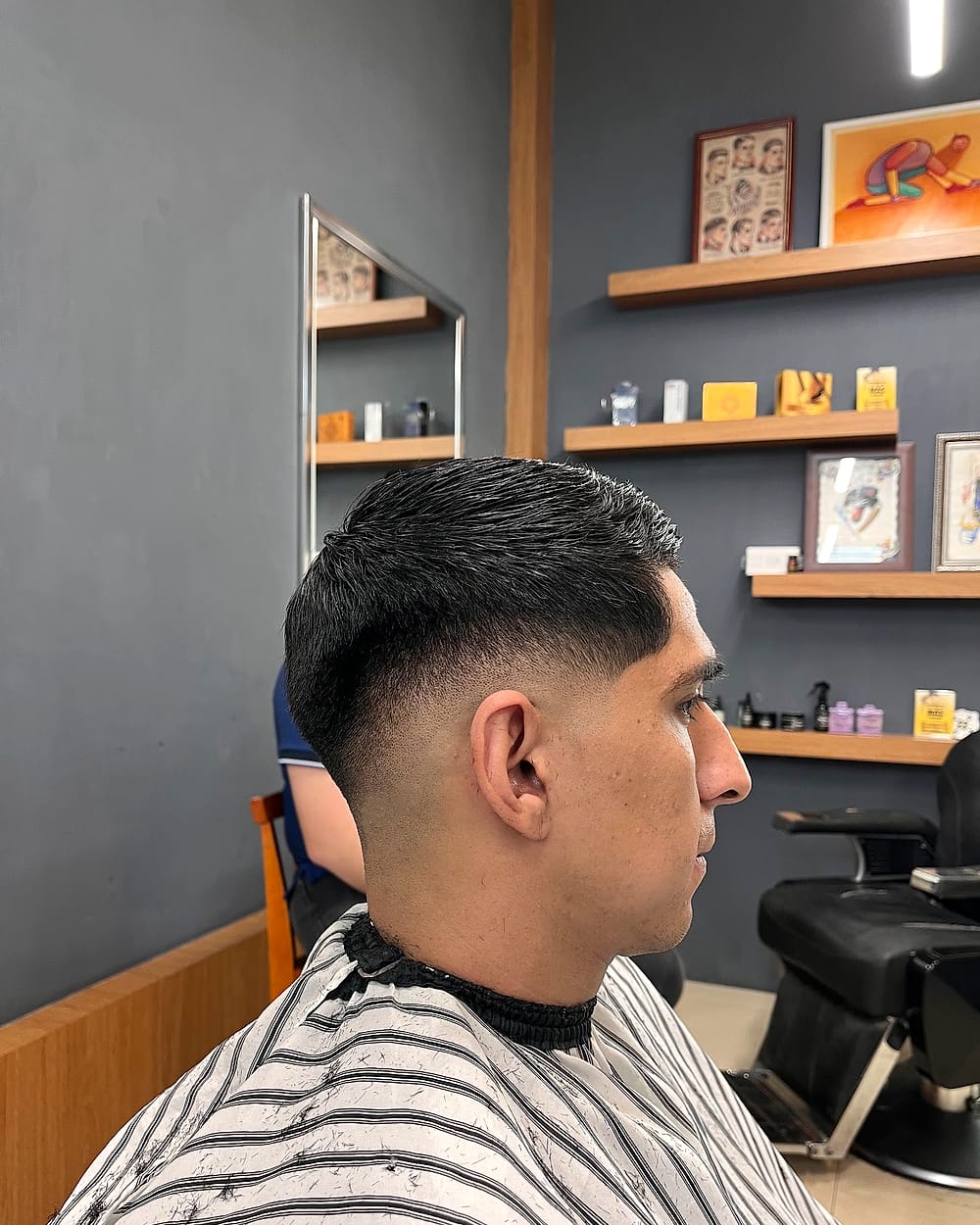 Cliente con fade recién hecho en Castellanos Barbería